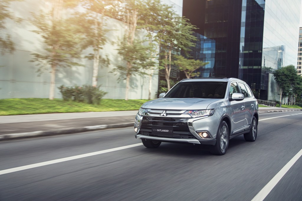 MITSUBISHI OUTLANDER COMFORT 2.0 CHEGA COM SETE LUGARES, NOVO MULTIMÍDIA E PREMIUM SOUND, foto 2