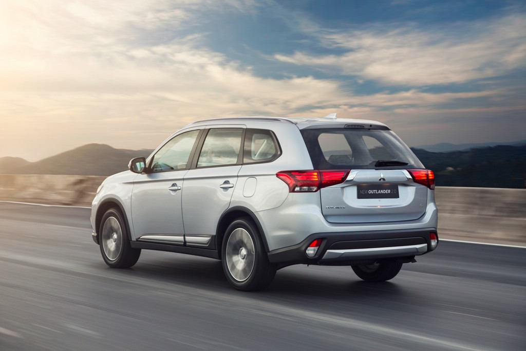 MITSUBISHI OUTLANDER COMFORT 2.0 CHEGA COM SETE LUGARES, NOVO MULTIMÍDIA E PREMIUM SOUND, foto 3