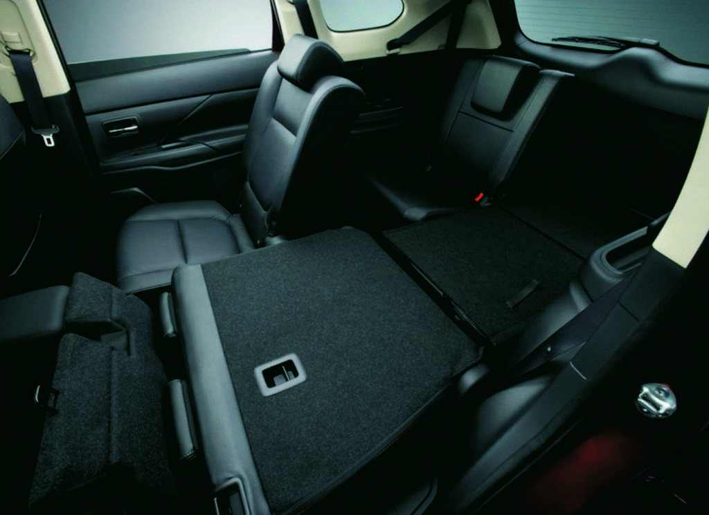 MITSUBISHI OUTLANDER COMFORT 2.0 CHEGA COM SETE LUGARES, NOVO MULTIMÍDIA E PREMIUM SOUND, foto 7