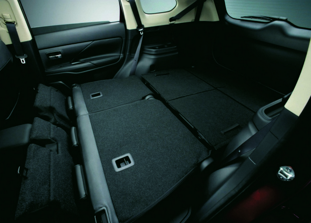 MITSUBISHI OUTLANDER COMFORT 2.0 CHEGA COM SETE LUGARES, NOVO MULTIMÍDIA E PREMIUM SOUND, foto 8