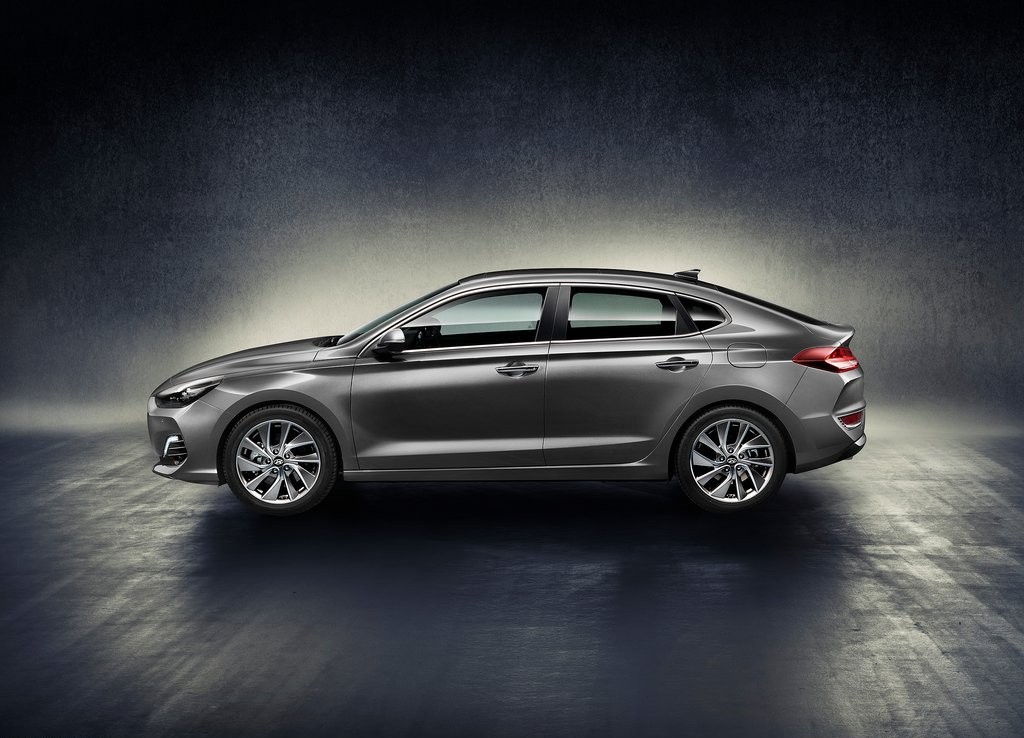 HYUNDAI i30 FASTBACK, UMA NOVA PROPOSTA PARA INCREMENTAR A LINHA DO COMPACTO COREANO, foto 2