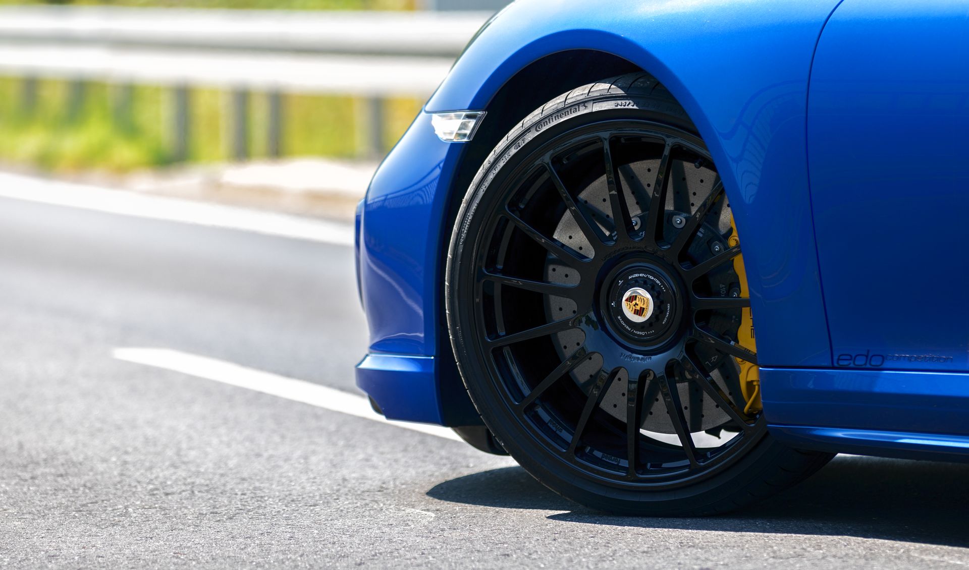 PORSCHE 911 TURBO S ‘BLUE ARROW’ PREPARADO PELA EDO COMPETITION ACELERA DE 0 A 100 KM/H EM 2,7 SEGUNDOS, foto 17