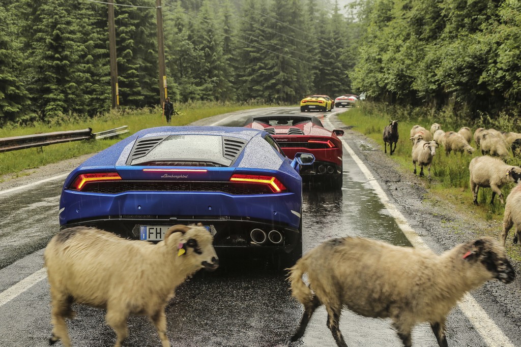 SEIS LAMBORGHINIS HURACÁN RODANDO EM UMA DAS ESTRADAS MAIS EXIGENTES DO PLANETA, foto 17