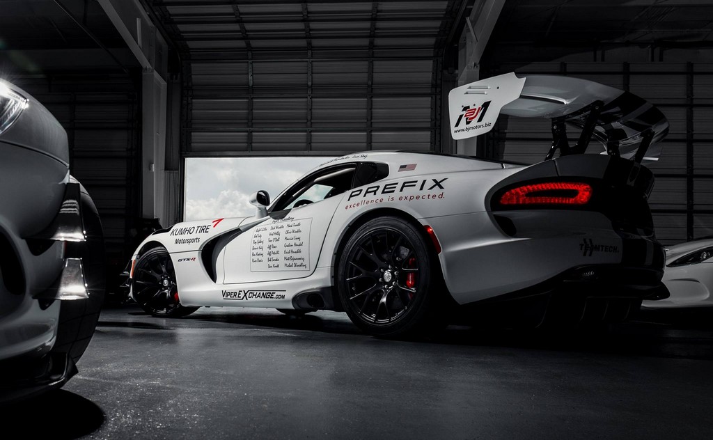 DODGE VIPER TENTA BATER O RECORDE EM NÜRBURGRING, foto 1