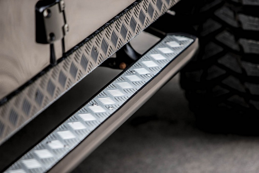 LAND ROVER DEFENDER SVX ‘SPECTRE’ SERÁ LEILOADO EM LONDRES, foto 13