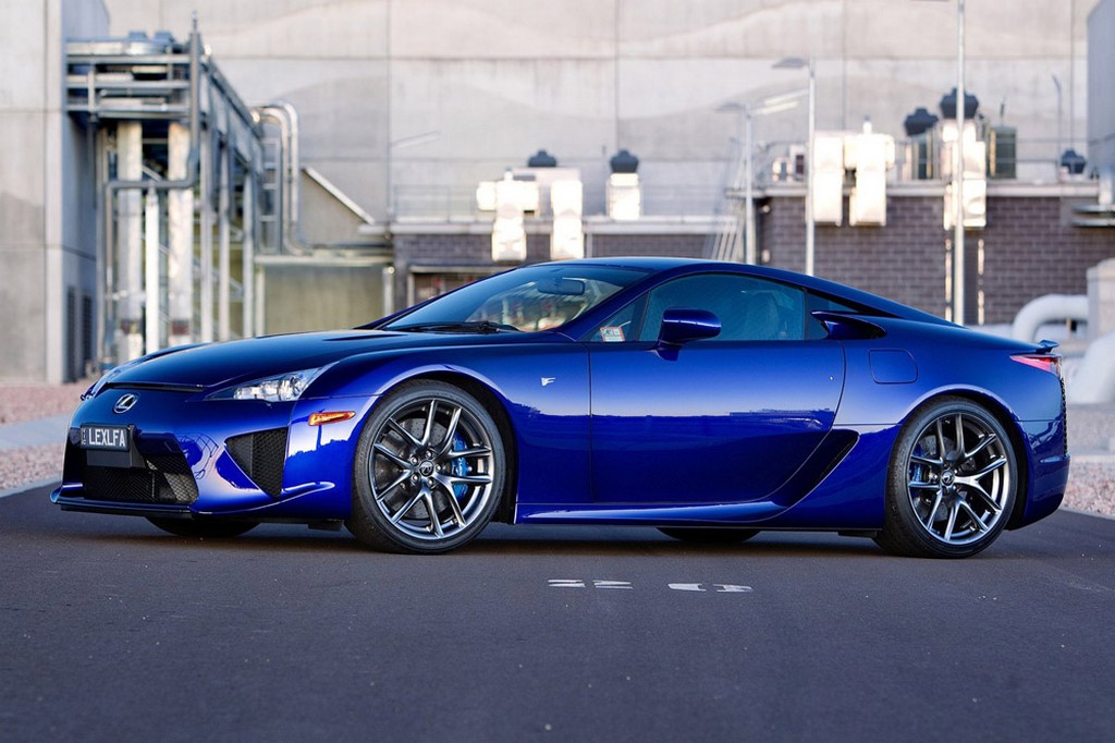 CONCESSIONÁRIOS DOS ESTADOS UNIDOS AINDA GUARDAM EM SEUS ESTOQUES 12 LEXUS LF-A NOVOS, foto 1