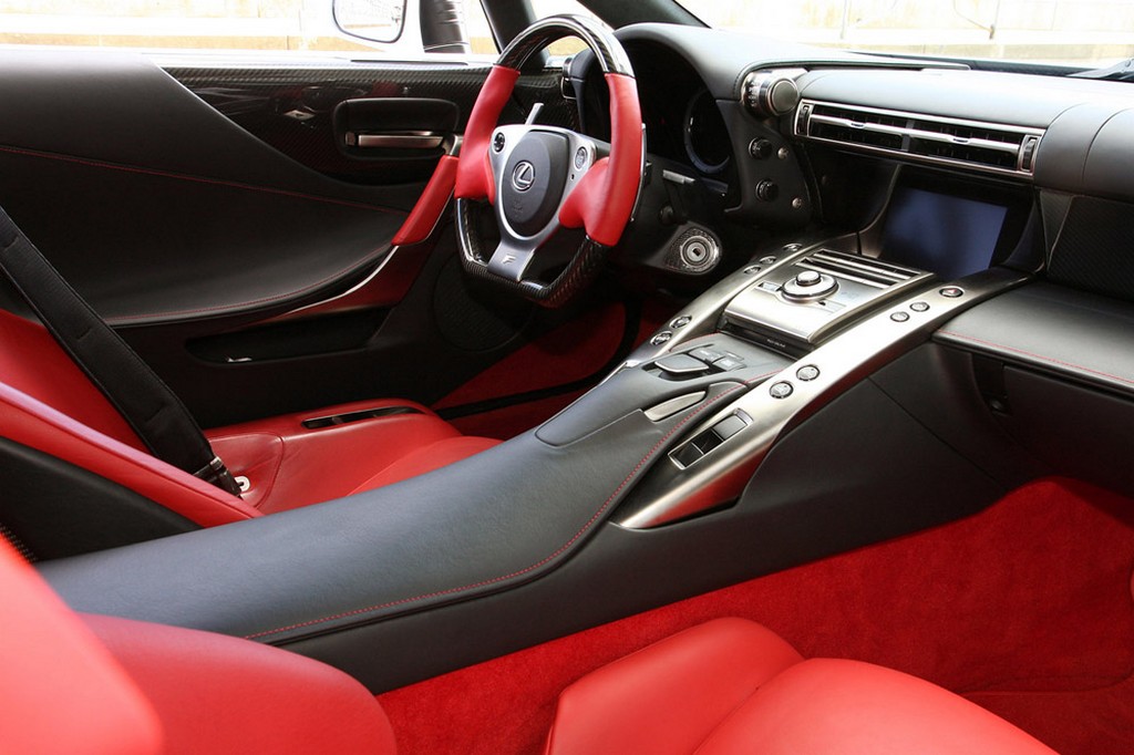 CONCESSIONÁRIOS DOS ESTADOS UNIDOS AINDA GUARDAM EM SEUS ESTOQUES 12 LEXUS LF-A NOVOS, foto 9