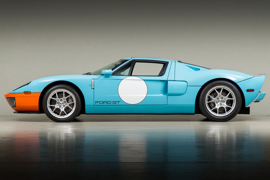 ESTÁ À VENDA NOS ESTADOS UNIDOS UM FORD GT HERITAGE EDITION DE 2006 COM MENOS DE 300 KM, foto 2
