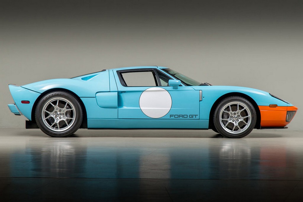 ESTÁ À VENDA NOS ESTADOS UNIDOS UM FORD GT HERITAGE EDITION DE 2006 COM MENOS DE 300 KM, foto 3