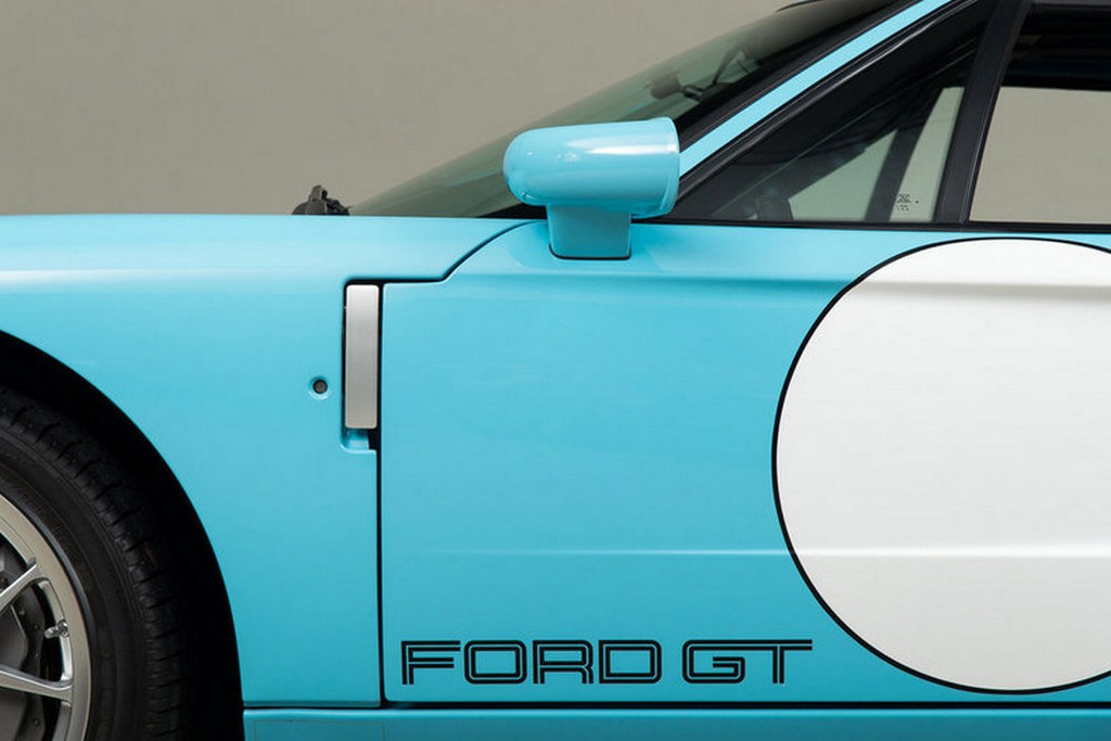 ESTÁ À VENDA NOS ESTADOS UNIDOS UM FORD GT HERITAGE EDITION DE 2006 COM MENOS DE 300 KM, foto 8