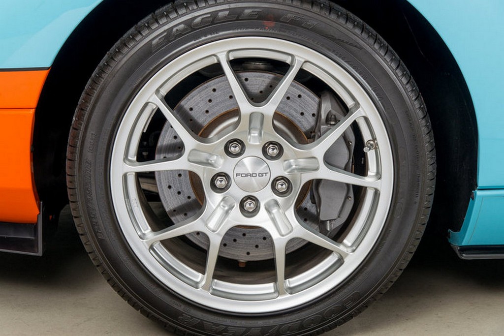 ESTÁ À VENDA NOS ESTADOS UNIDOS UM FORD GT HERITAGE EDITION DE 2006 COM MENOS DE 300 KM, foto 12