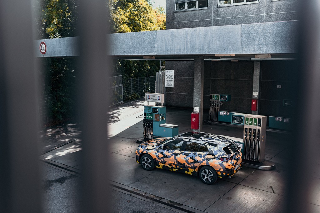 NOVO BMW X2 APARECE CAMUFLADO EM EXPEDIÇÃO NA ‘SELVA URBANA’, foto 1