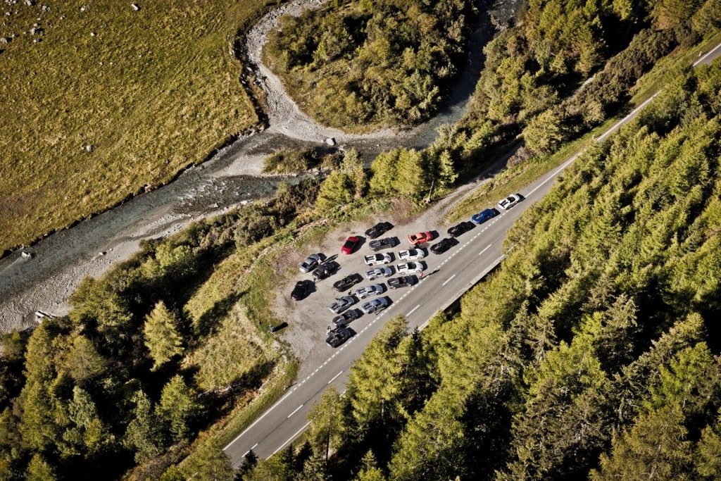 DEZENOVE PORSCHE 918 SPYDER CRUZAM OS ALPES EM CINCO DIAS, foto 2
