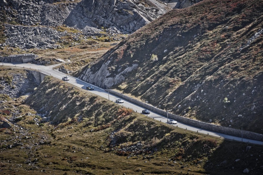 DEZENOVE PORSCHE 918 SPYDER CRUZAM OS ALPES EM CINCO DIAS, foto 6