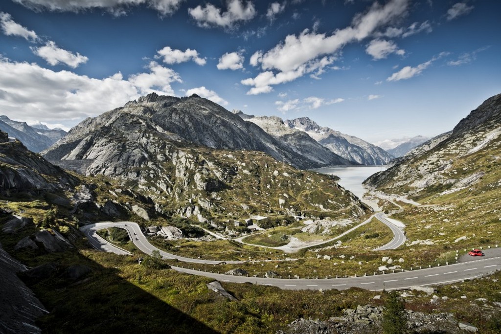 DEZENOVE PORSCHE 918 SPYDER CRUZAM OS ALPES EM CINCO DIAS, foto 8
