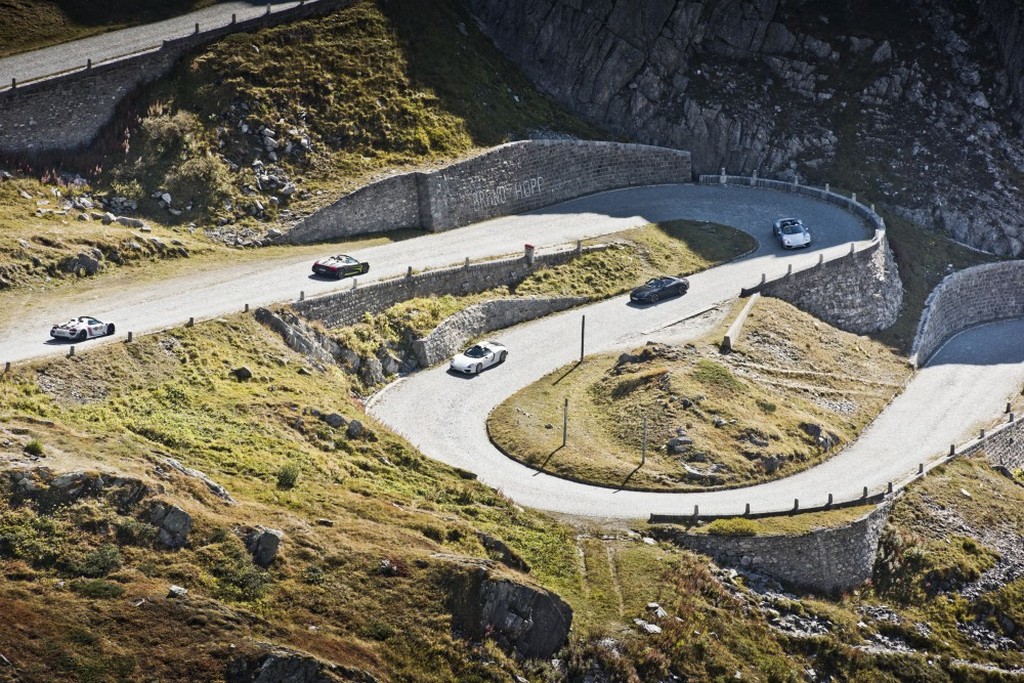 DEZENOVE PORSCHE 918 SPYDER CRUZAM OS ALPES EM CINCO DIAS, foto 9