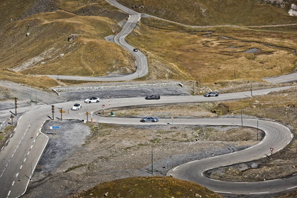 DEZENOVE PORSCHE 918 SPYDER CRUZAM OS ALPES EM CINCO DIAS, foto 13