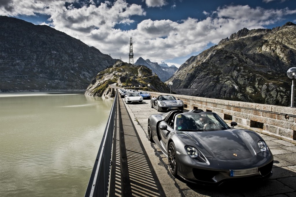 DEZENOVE PORSCHE 918 SPYDER CRUZAM OS ALPES EM CINCO DIAS, foto 14