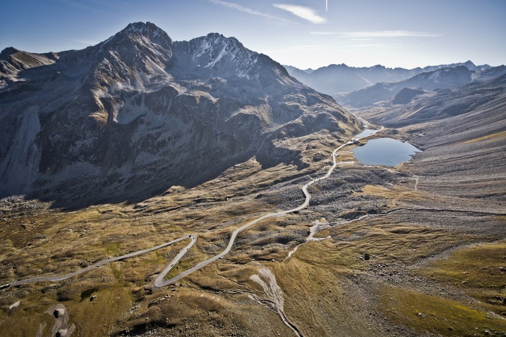 DEZENOVE PORSCHE 918 SPYDER CRUZAM OS ALPES EM CINCO DIAS, foto 17