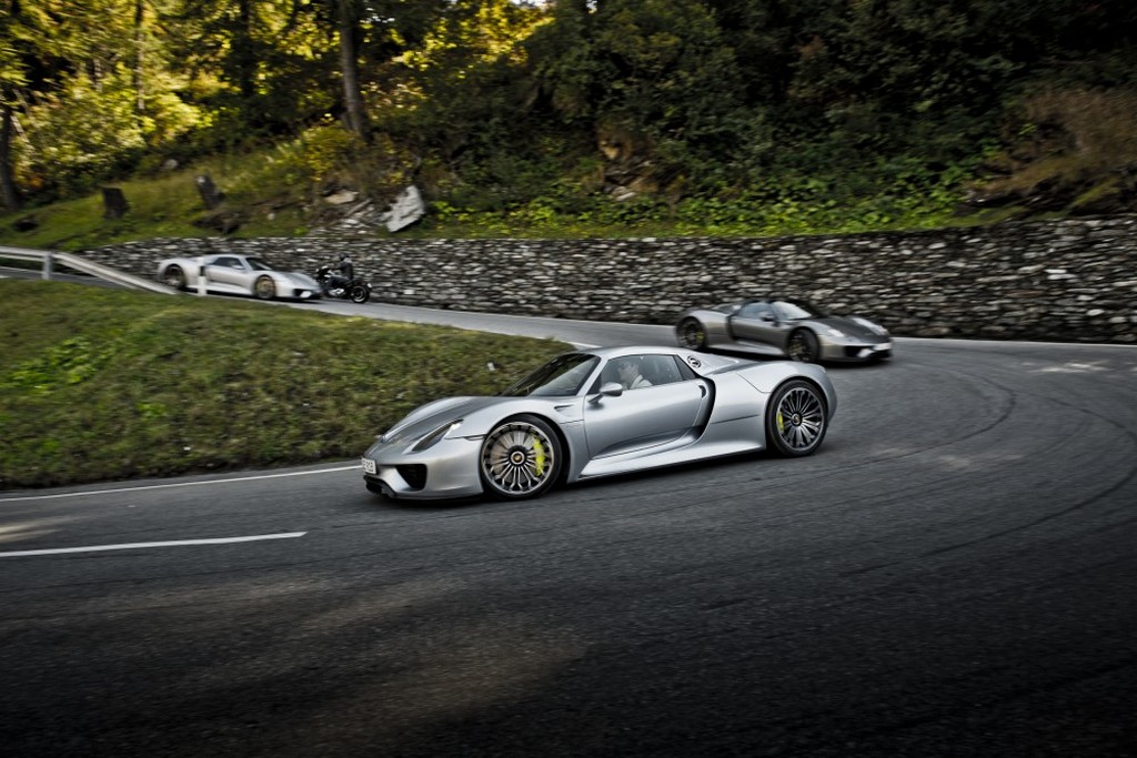 DEZENOVE PORSCHE 918 SPYDER CRUZAM OS ALPES EM CINCO DIAS, foto 18
