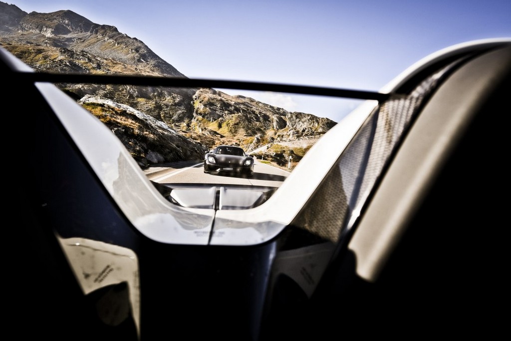DEZENOVE PORSCHE 918 SPYDER CRUZAM OS ALPES EM CINCO DIAS, foto 20