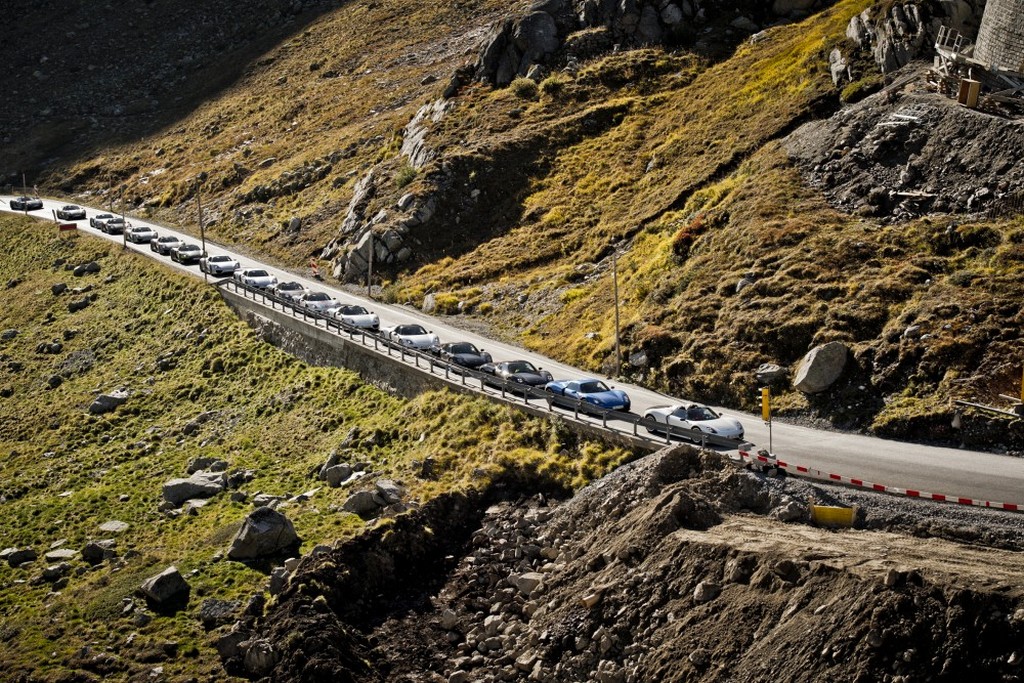 DEZENOVE PORSCHE 918 SPYDER CRUZAM OS ALPES EM CINCO DIAS, foto 21