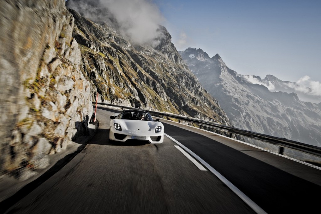 DEZENOVE PORSCHE 918 SPYDER CRUZAM OS ALPES EM CINCO DIAS, foto 22