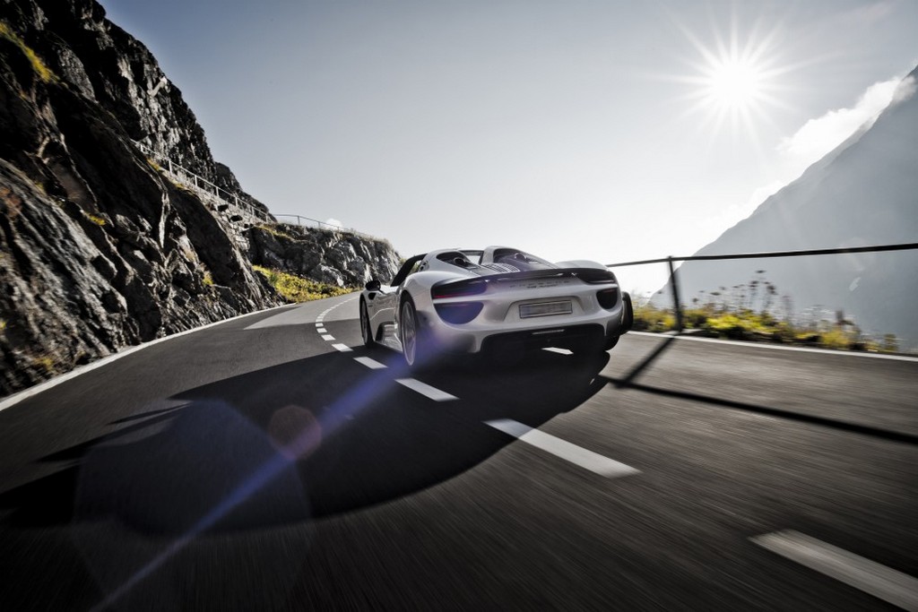 DEZENOVE PORSCHE 918 SPYDER CRUZAM OS ALPES EM CINCO DIAS, foto 24