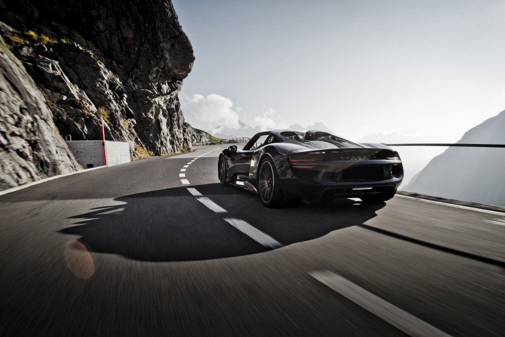 DEZENOVE PORSCHE 918 SPYDER CRUZAM OS ALPES EM CINCO DIAS, foto 25