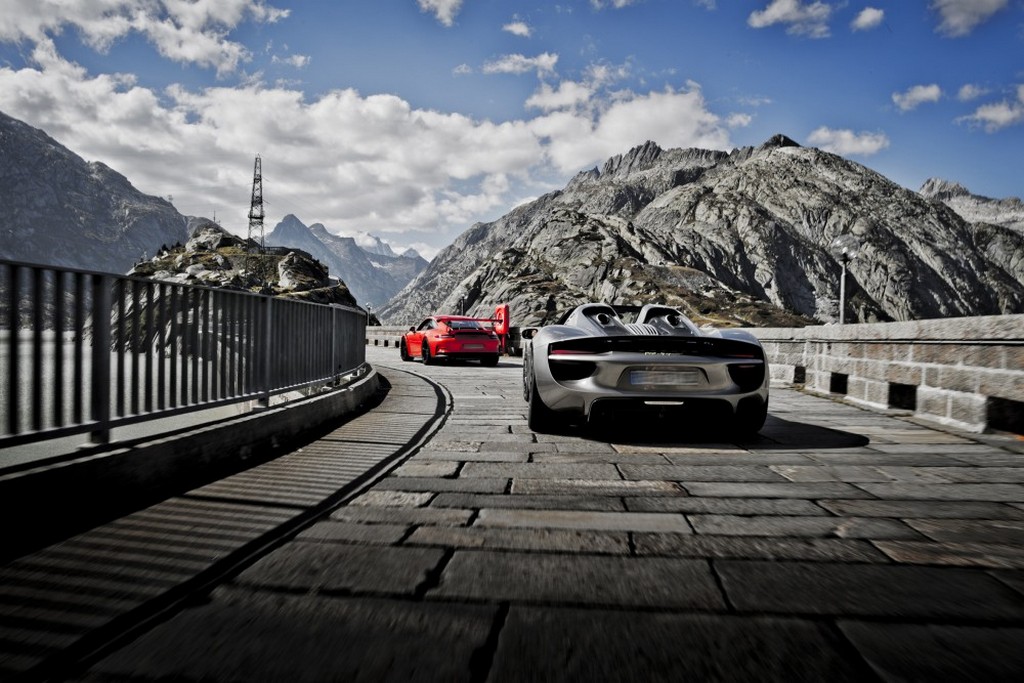 DEZENOVE PORSCHE 918 SPYDER CRUZAM OS ALPES EM CINCO DIAS, foto 26
