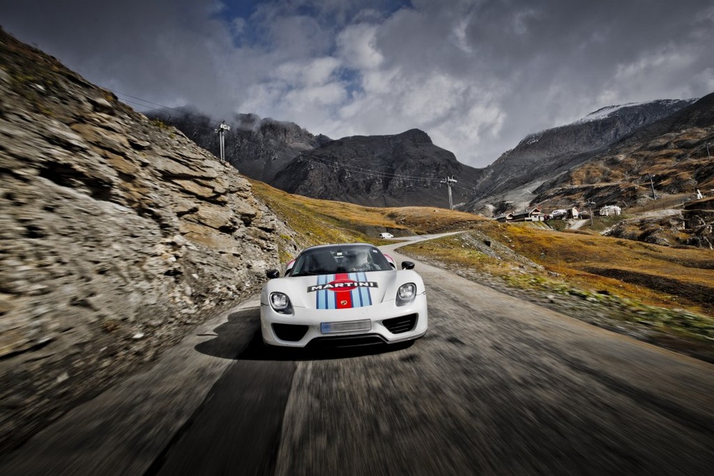 DEZENOVE PORSCHE 918 SPYDER CRUZAM OS ALPES EM CINCO DIAS, foto 28