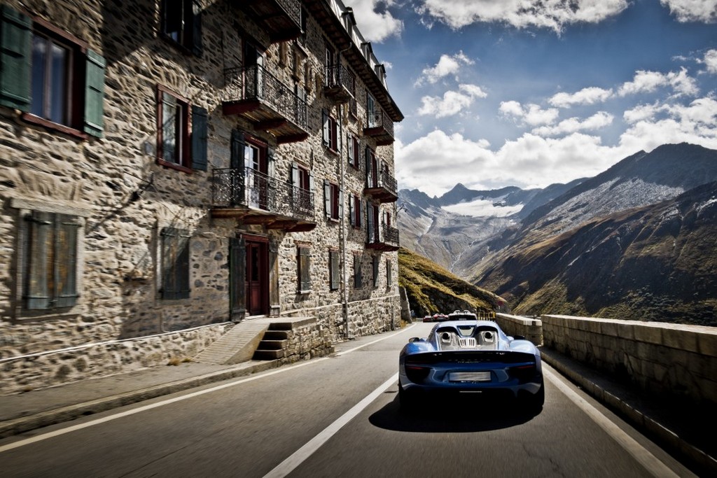 DEZENOVE PORSCHE 918 SPYDER CRUZAM OS ALPES EM CINCO DIAS, foto 29