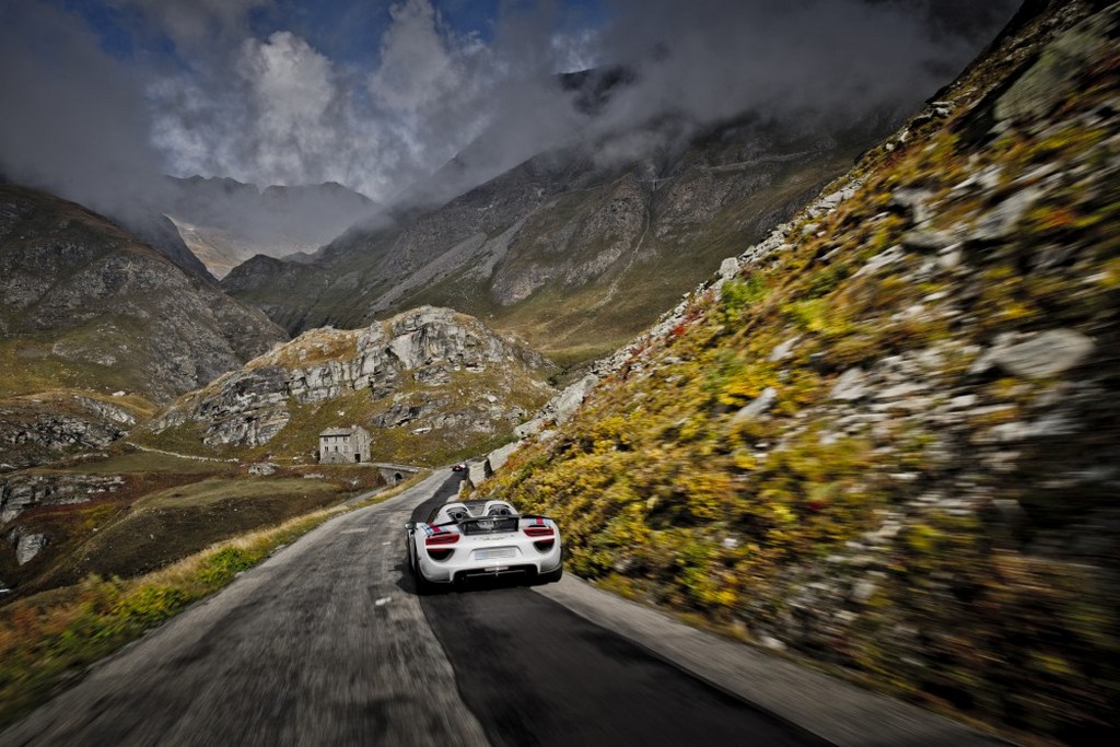 DEZENOVE PORSCHE 918 SPYDER CRUZAM OS ALPES EM CINCO DIAS, foto 30