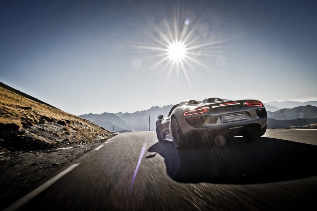 DEZENOVE PORSCHE 918 SPYDER CRUZAM OS ALPES EM CINCO DIAS, foto 31