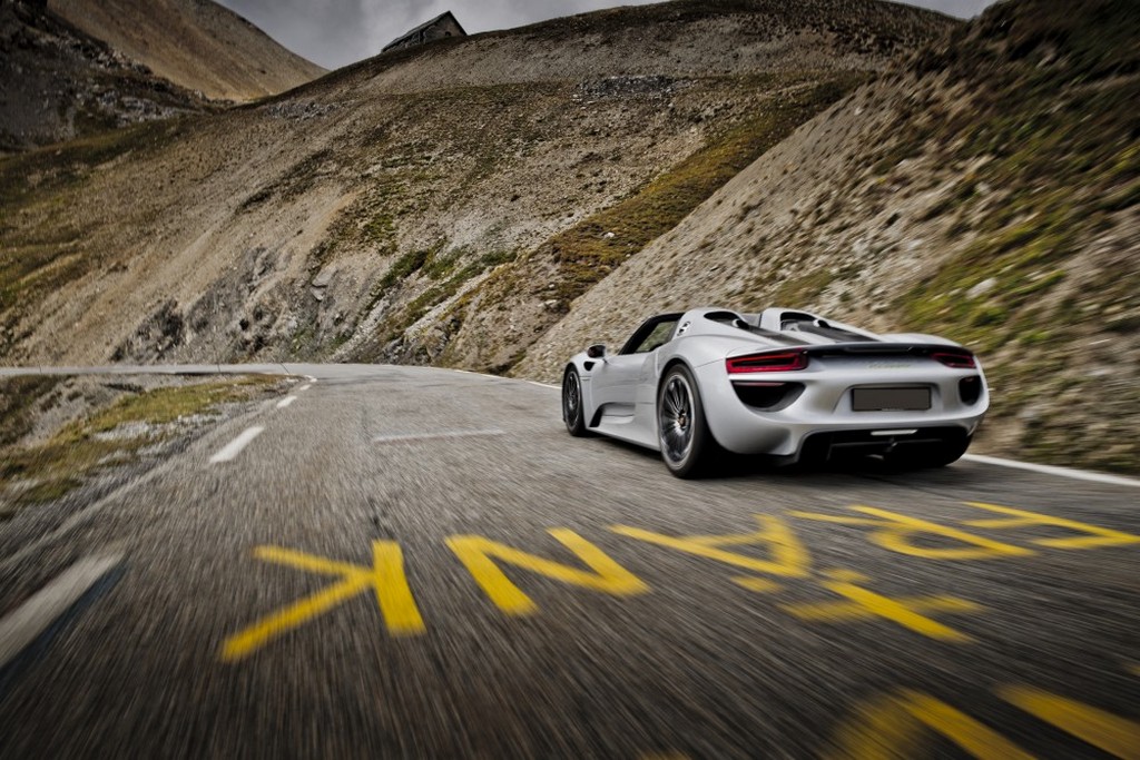 DEZENOVE PORSCHE 918 SPYDER CRUZAM OS ALPES EM CINCO DIAS, foto 32