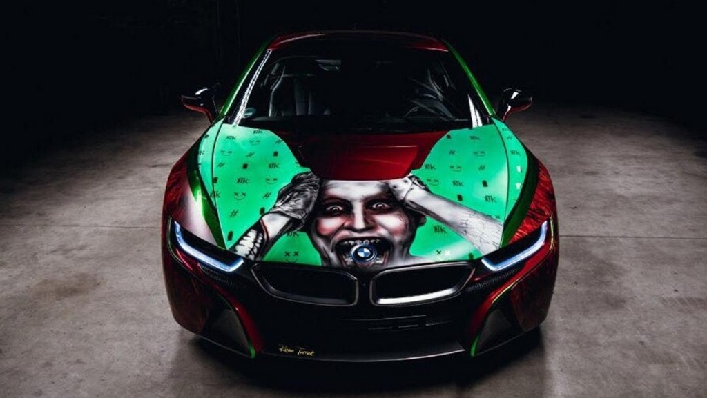 SURGE UM BMW i8 COM O EXTERIOR INSPIRADO NO ‘JOKER’, foto 1