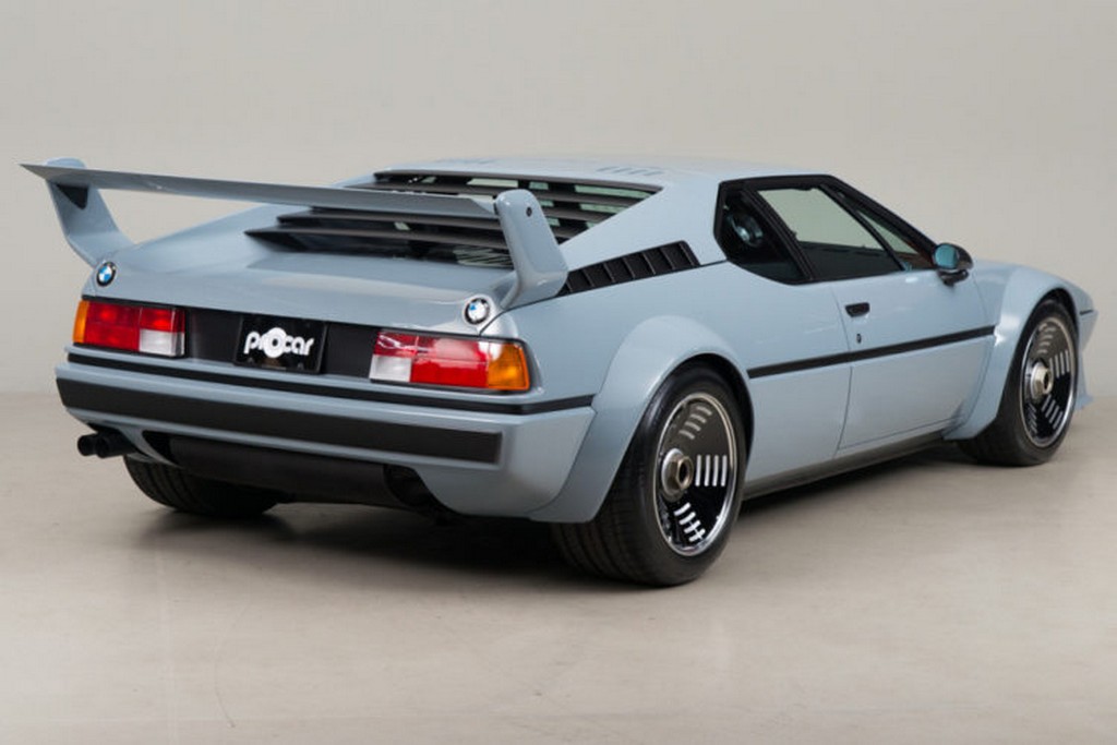 O ÚNICO BMW M1 PROCAR HOMOLOGADO PARA CIRCULAR NAS ESTRADAS ESTÁ SENDO MOSTRADO EM PEBBLE BEACH, foto 2