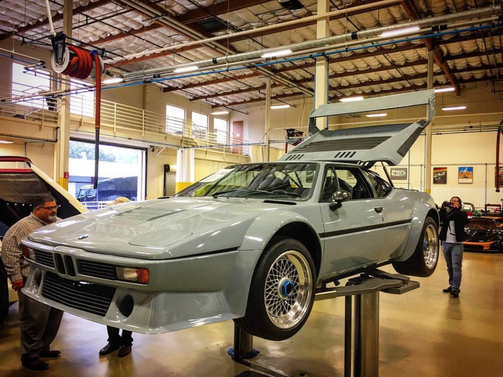 O ÚNICO BMW M1 PROCAR HOMOLOGADO PARA CIRCULAR NAS ESTRADAS ESTÁ SENDO MOSTRADO EM PEBBLE BEACH, foto 7