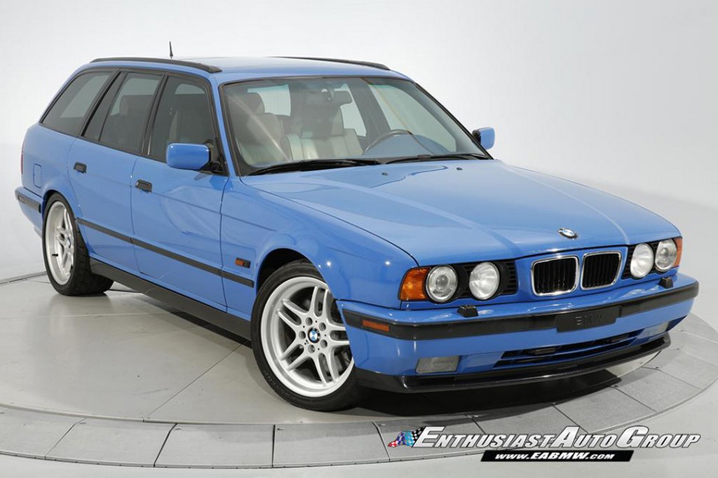 UM BMW M5 TOURING 1995 NA COR ‘SANTORINI BLUE’ ESTÁ À VENDA NOS ESTADOS UNIDOS, foto 1