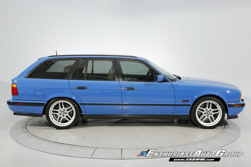 UM BMW M5 TOURING 1995 NA COR ‘SANTORINI BLUE’ ESTÁ À VENDA NOS ESTADOS UNIDOS, foto 4