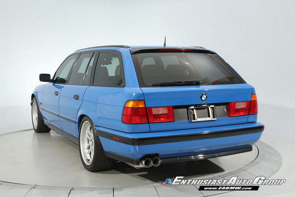 UM BMW M5 TOURING 1995 NA COR ‘SANTORINI BLUE’ ESTÁ À VENDA NOS ESTADOS UNIDOS, foto 16