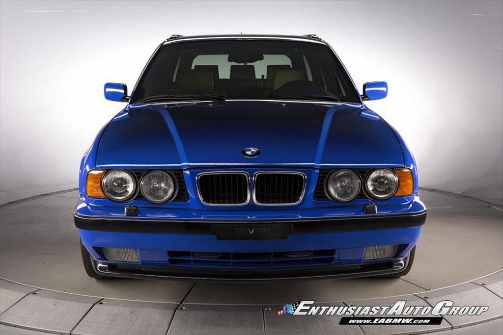 UM BMW M5 TOURING 1995 NA COR ‘SANTORINI BLUE’ ESTÁ À VENDA NOS ESTADOS UNIDOS, foto 20