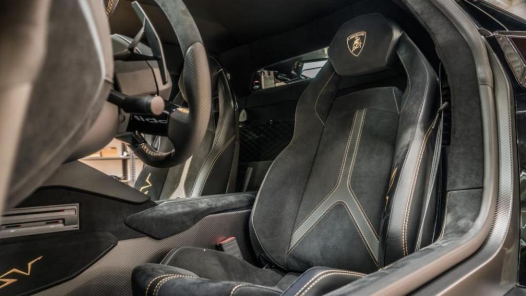LAMBORGHINI AVENTADOR SV TORNA-SE MAIS EXCLUSIVO COM O TRATAMENTO ‘AD PERSONAM’, foto 4