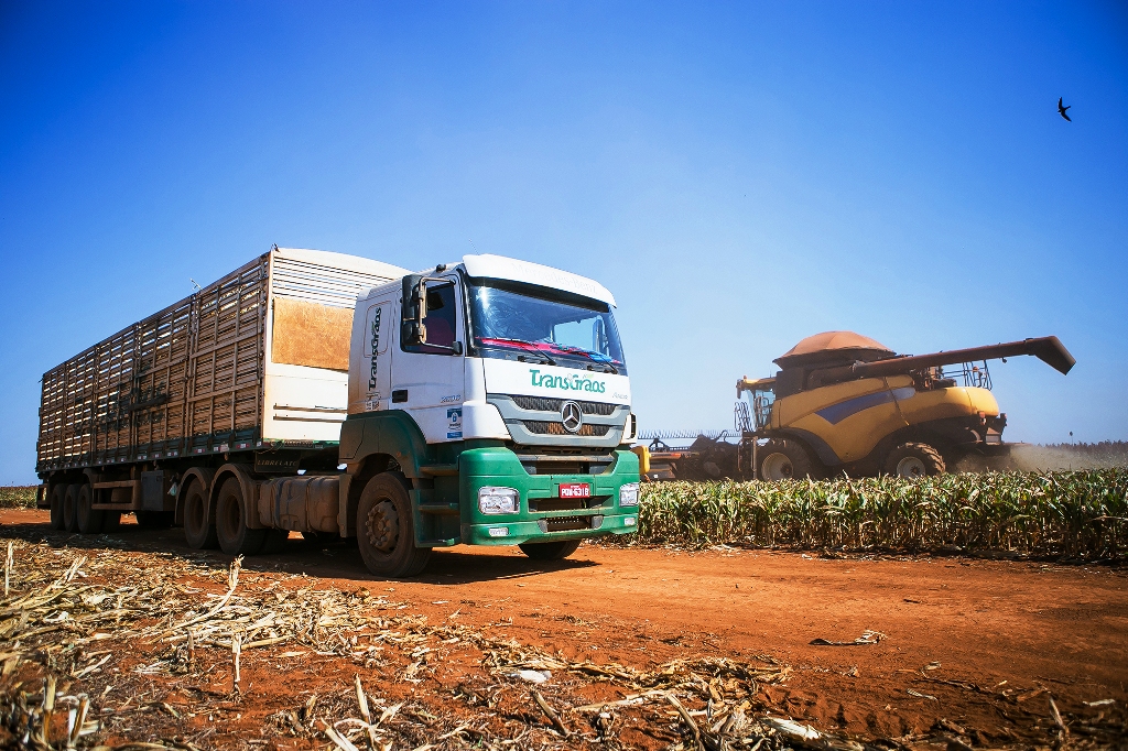 TRANSGRÃOS ADQUIRE 105 CAMINHÕES AXOR PARA TRANSPORTE DE MILHO EM DIVERSAS REGIÕES DO BRASIL, foto 3
