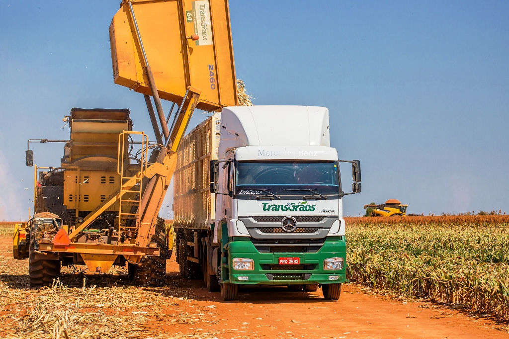 TRANSGRÃOS ADQUIRE 105 CAMINHÕES AXOR PARA TRANSPORTE DE MILHO EM DIVERSAS REGIÕES DO BRASIL, foto 4
