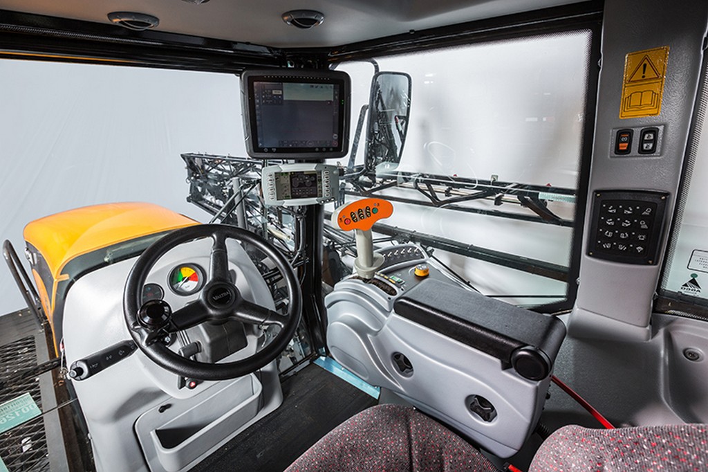 VALTRA LEVA PULVERIZADOR BS3120H HiTECH PARA O PÚBLICO DA EXPOINTER 2017, foto 7