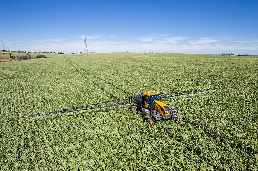 VALTRA LEVA PULVERIZADOR BS3120H HiTECH PARA O PÚBLICO DA EXPOINTER 2017, foto 9
