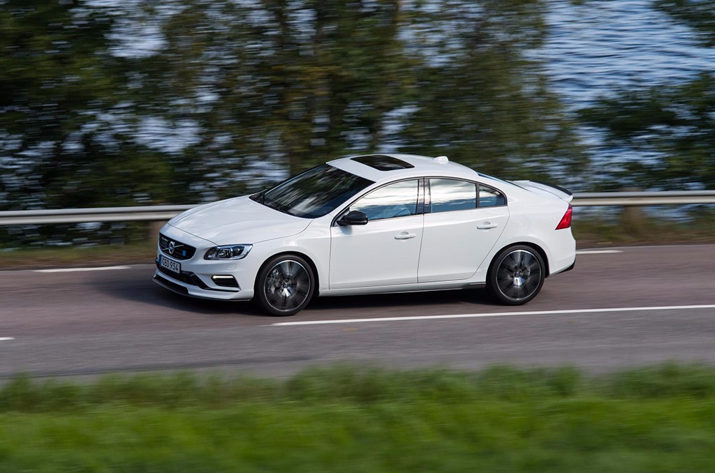 NOVOS VOLVO S60 E V60 POLESTAR RECEBEM ELEMENTOS DE FIBRA DE CARBONO, foto 7