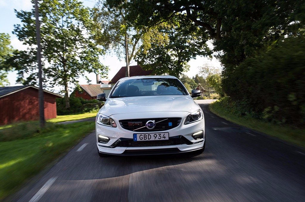 NOVOS VOLVO S60 E V60 POLESTAR RECEBEM ELEMENTOS DE FIBRA DE CARBONO, foto 8