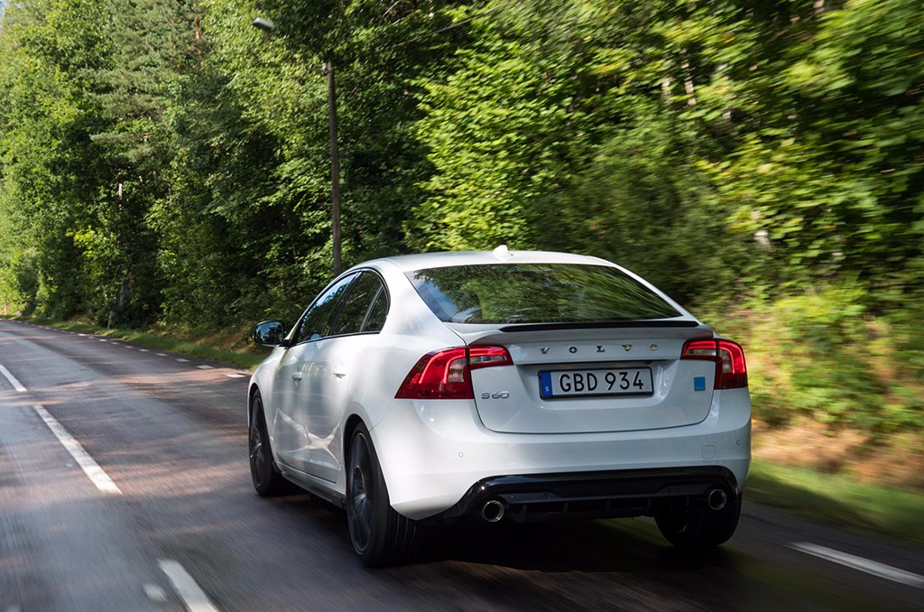 NOVOS VOLVO S60 E V60 POLESTAR RECEBEM ELEMENTOS DE FIBRA DE CARBONO, foto 9